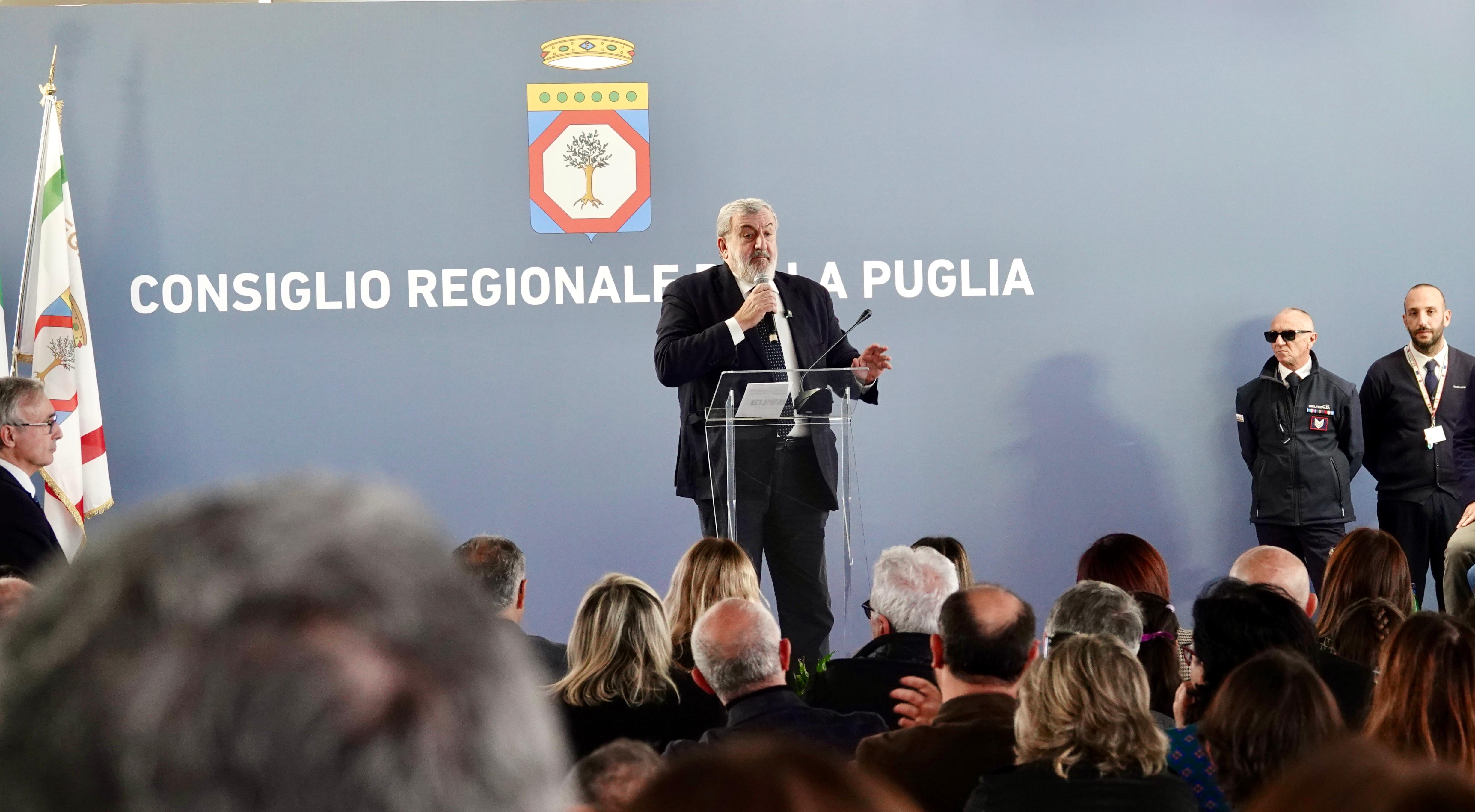 Galleria IL DISCORSO DI SALUTO DEL PRESIDENTE EMILIANO OGGI IN REGIONE - Diapositiva 6 di 6