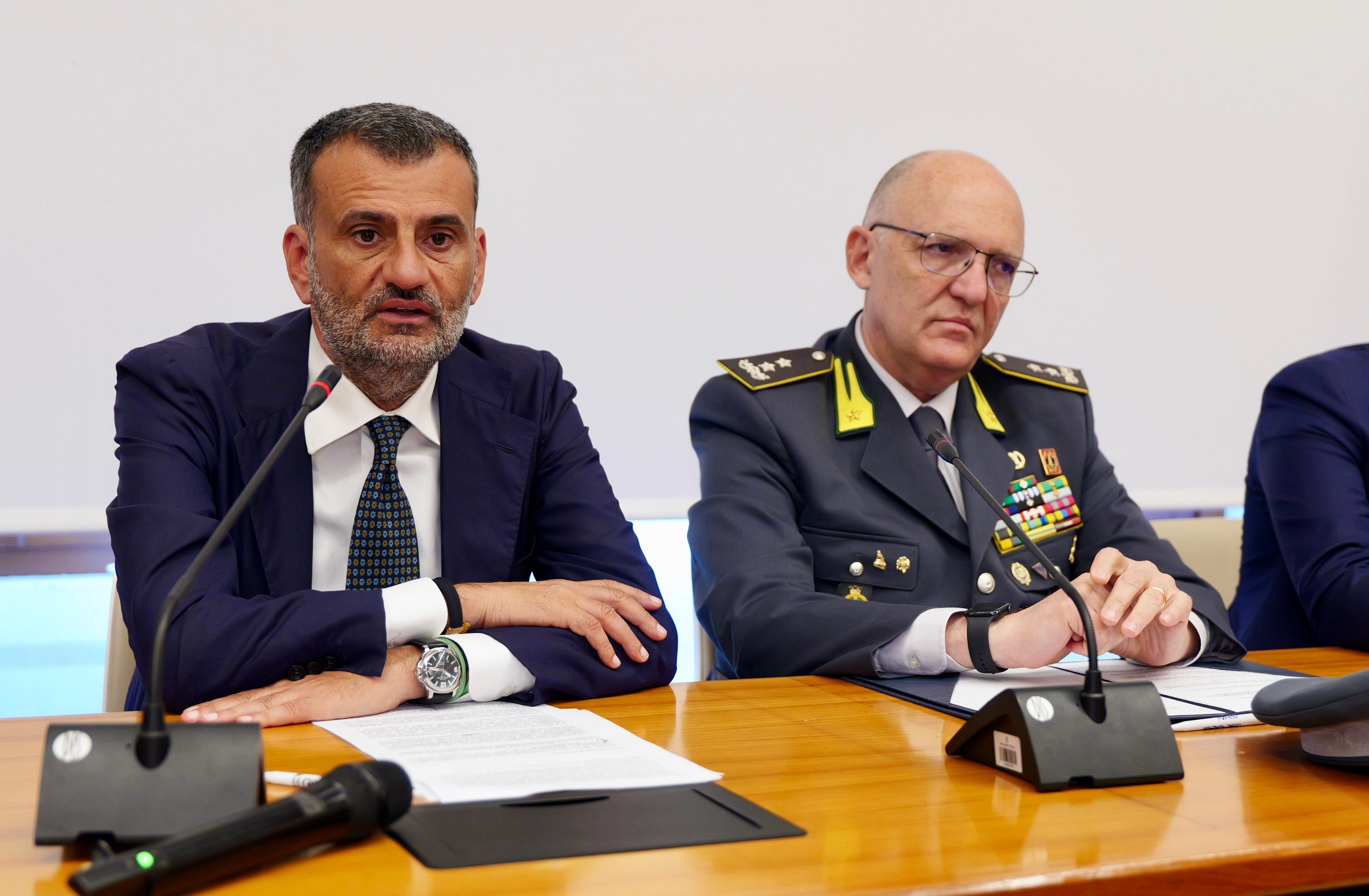 Galleria Regione Puglia e Guardia di Finanza rafforzano l’alleanza per legalità e controlli nel comparto agricolo - Diapositiva 4 di 6