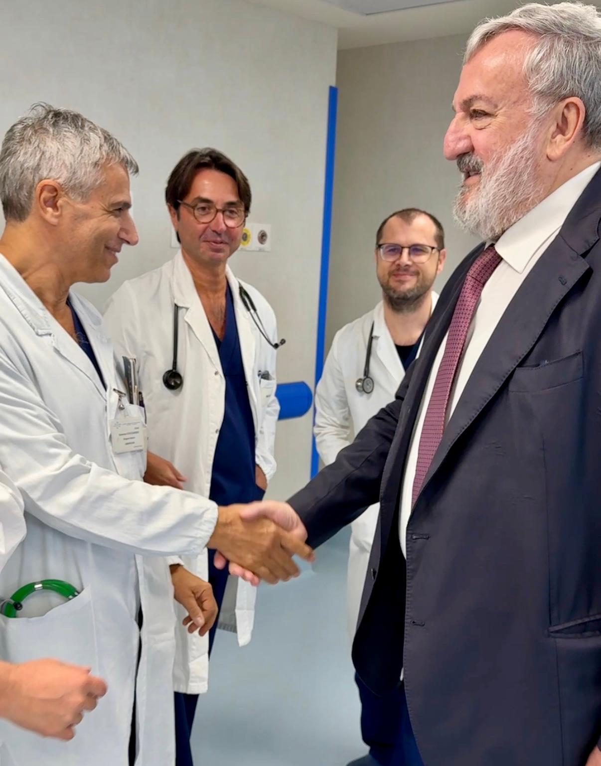 Galleria POLICLINICO DI FOGGIA, EMILIANO E PIEMONTESE INAUGURANO IL NUOVO BLOCCO OPERATORIO: 6 NUOVE SALE DI ULTIMA GENERAZIONE PER CARDIOCHIRURGIA, NEUROCHIRURGIA E RADIOLOGIA INTERVENTISTICA. - Diapositiva 6 di 22