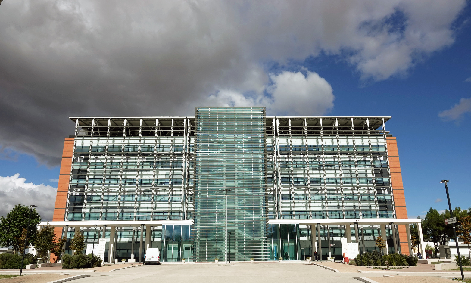 Galleria POLICLINICO DI FOGGIA, EMILIANO E PIEMONTESE INAUGURANO IL NUOVO BLOCCO OPERATORIO: 6 NUOVE SALE DI ULTIMA GENERAZIONE PER CARDIOCHIRURGIA, NEUROCHIRURGIA E RADIOLOGIA INTERVENTISTICA. - Diapositiva 12 di 22